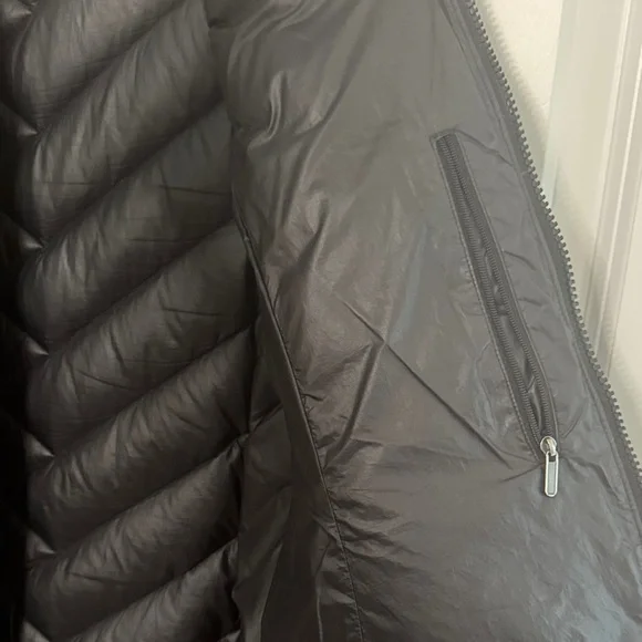Patagonia Black Women's Puffer Jacket - Picture 12 of 16